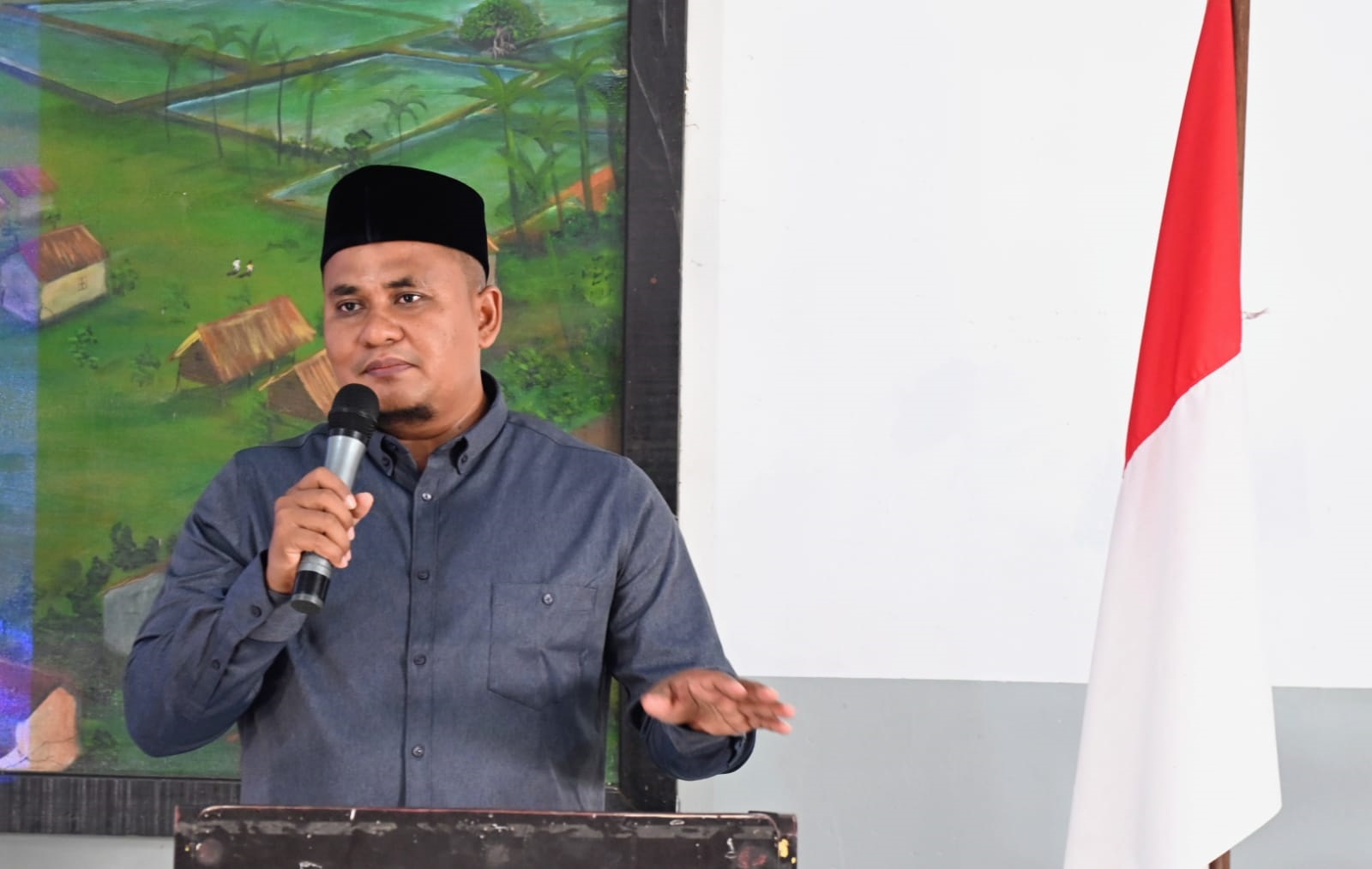 Wakil Ketua DPRK Aceh Besar, Zulfikar Aziz SE menyampaikan sambutan dalam acara pembukaan Musrenbang RKPD Tahun 2025 Kecamatan Baitussalam, di Kantor Keuchik Gsmpong Lambada Lhok, Kecamatan Baitussalama, Aceh Besar, Kamis (7/3). (Waspada/Ist)