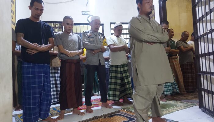 Tahanan Polres P.Sidimpuan Shalat Tarawih Berjamaah