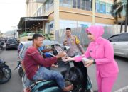 Kapolres Padangsidimpuan Dan Istri Turun Ke Jalan, Berbagi Takjil