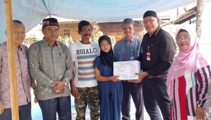 Disdikbud Serahkan Rp45 Juta Rehab Rumah Siswa Terbakar Di Julok