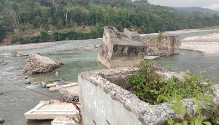 Pemkab Agara Abaikan Perbaikan Titi Gantung Mendabe