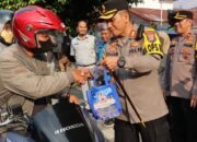 Polres P.Siantar Bagikan Takjil Kepada Masyarakat Tertib Berlalulintas