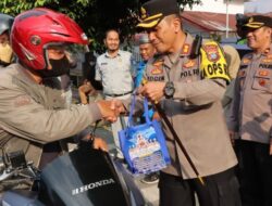 Polres P.Siantar Bagikan Takjil Kepada Masyarakat Tertib Berlalulintas