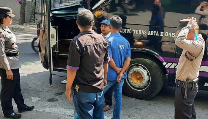 Polres P.Siantar Edukasi Operasi Keselamatan Toba Di Loket Bus