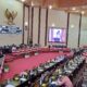 Wali Kota Medan, M Bobby Nasution menyampaikan LKPj tahun 2023 di ruang rapat paripurna DPRD Kota Medan, Selasa (5/3). Waspada/Yuni Naibaho