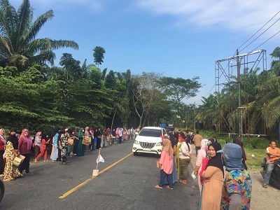 AKSI turun ke jalan yang dilakukan para karyawan PT PSU Perekebunan Tanjung Kasau, Kab Batubara. Waspada/ist