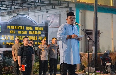WAKIL Wali Kota Medan H Aulia Rachman memimpin Apel Gabungan Kegiatan Pemantauan dan Pencegahan Asmara Subuh di Lapangan Rengas Pulau, Kecamatan Medan Marelan, Selasa (12/3). Waspada/Ist