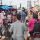PASAR Gambir yang dipenuhi PKL sehingga terlihat manyomak dan menimbulkan kemacetan arus lalulintas. Waspada/Ist