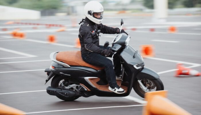 Ngecas Di Motor, Pastikan HP Kondisi Mati