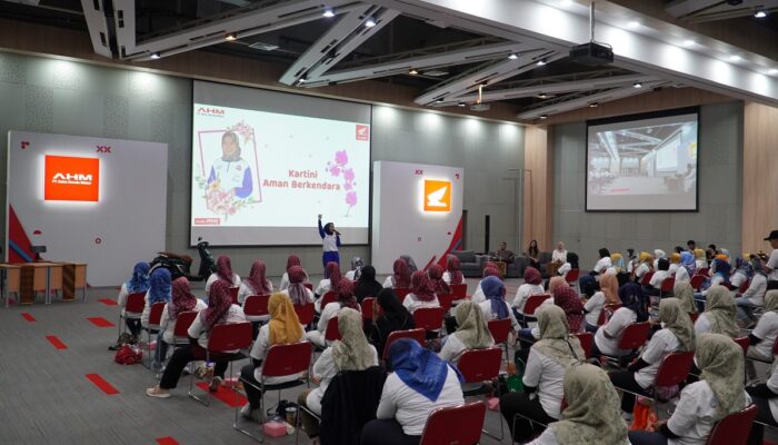 Kartini Zaman Now Belajar Naik Motor Aman & Stylish