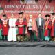 WALI Kota Medan, Bobby Nasution diwakili Asisten Pemerintahan dan Kesejahteraan Rakyat Setda Kota Medan, M. Sofyan berfoto bersama usai menghadiri Dies Natalis ke-40 tahun Universitas Katolik Santo Thomas, di Kampus UNIKA Santo Thomas, Rabu (24/4). Waspada/Ist