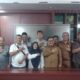 KADISDIK Provsu Abdul Haris Lubis bersama pejabat eselon III foto bersama pengurus dan anggota Komedik Sumut. Waspada/ist