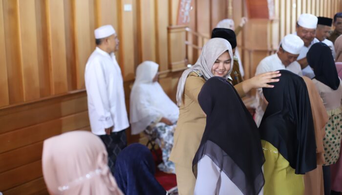 Wabup Madina Salurkan Santunan Anak Yatim