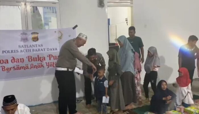 Satlantas Polres Abdya Bukber Santuni Yatim