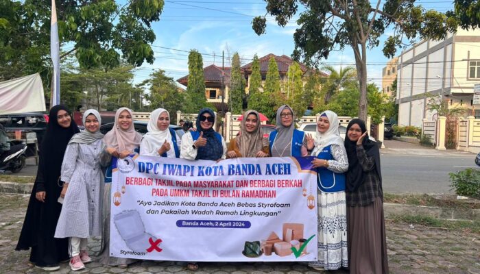 Iwapi Kota Banda Aceh Intens Kampanye Bebas Styrofoam Saat Berbagi Takjil