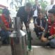 Kanit 3 Subdit IV Tipidter Ditreskrimsus Polda Sumut, Kompol Pandu Winata didampingi Sales Branch Manager Rayon I Pertamina Patra Niaga Regional Sumbagut, Sigit Wicaksono saat melakukan pengecekan BBM di SPBU Pertamina 14.201.127, Jalan Sisingamangaraja, Harjosari II, Medan Amplas, Rabu (3/4).