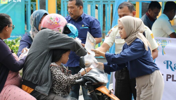 PLN UID Sumut Bagikan Takjil Gratis Dan Ajak Tambah Daya Bulan Berkah