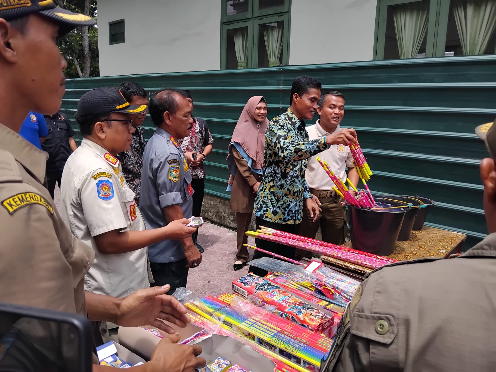 Satpol PP Langsa Musnakan Sejumlah Mercon