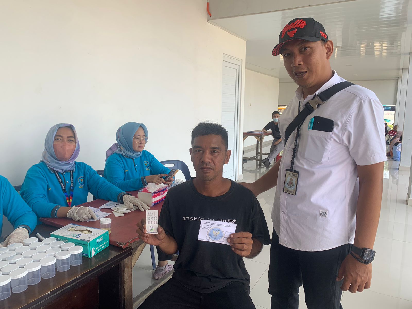 Sat Narkoba Dan BNNK Langkat Periksa Urine Pengendara Mudik Lebaran