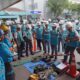 General Manager PLN UID Sumatera Utara Saleh Siswanto (mengangkat kedua tangan) melakukan inspeksi peralatan petugas pelayanan teknik sekaligus memberikan arahan agar sigap dan tanggap pada setiap keluhan dan gangguan yang terjadi pada apel siaga kelistrikan Idul Fitri 1445H/2024.