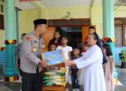 Kapolres Nias Bagikan Bingkisan Lebaran Kapolda Sumut