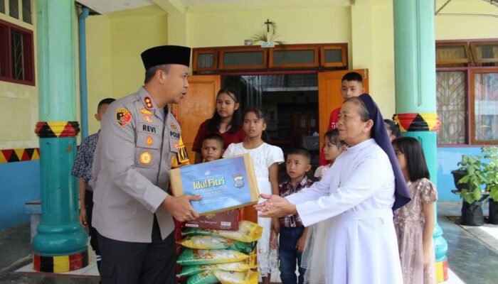 Kapolres Nias Bagikan Bingkisan Lebaran Kapolda Sumut