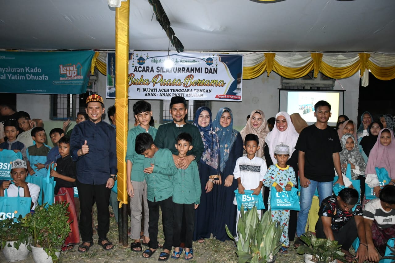 Pj Bupati Agara Serahkan Kado Spesial Ramadan