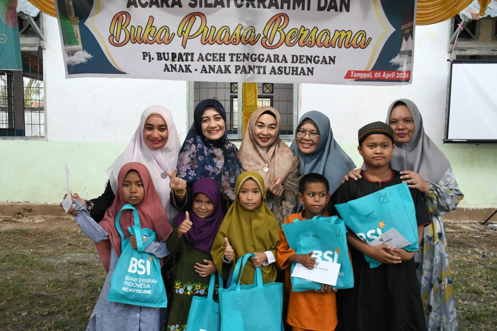Pj Bupati Agara Serahkan Kado Spesial Ramadan