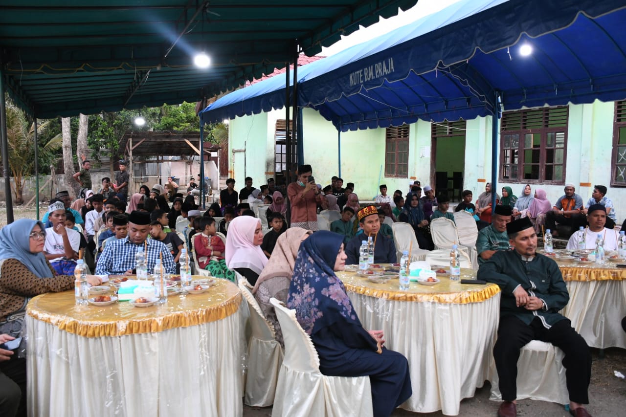 Pj Bupati Agara Serahkan Kado Spesial Ramadan