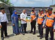 Iswanto Bagikan Paket Lebaran Untuk 38 Personel Dishub Aceh Besar