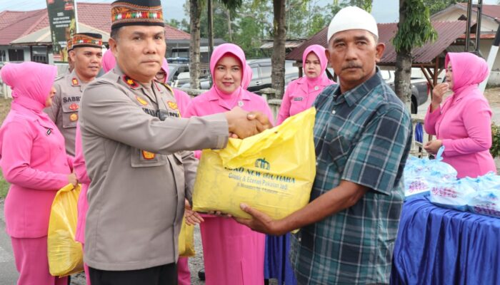 Berbagi Kebahagian, Polsek Badar Bagi Takjil Gratis
