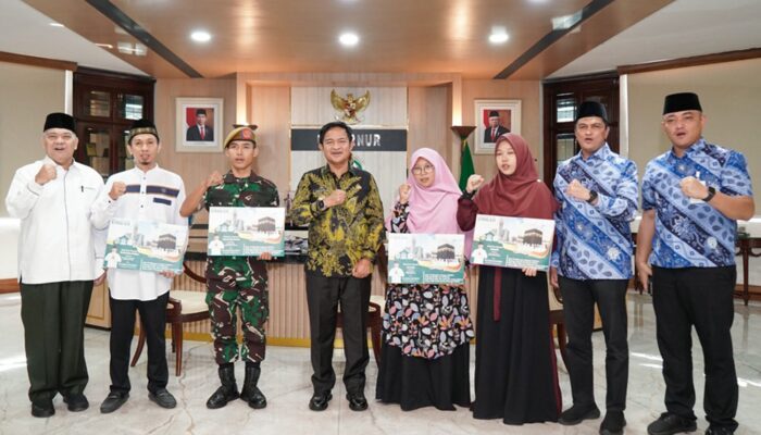 Pj Gubsu Serahkan Hadiah Umrah Kepada Pemenang MTQ ASN, Non ASN Dan Lintas lnstansi