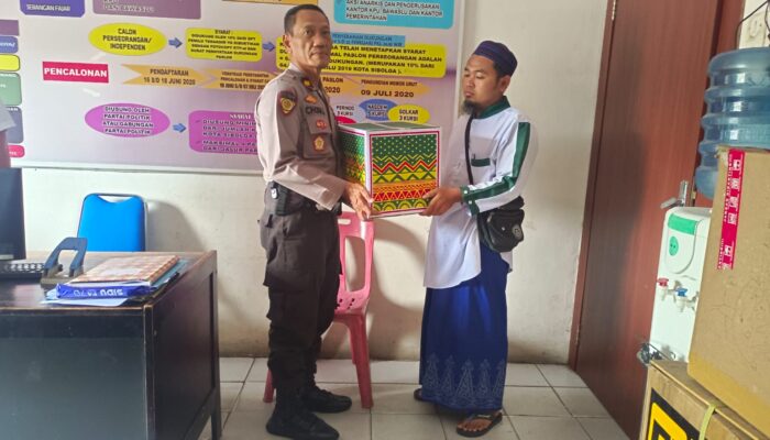 Polres Sibolga Berikan Bingkisan Hari Raya Kapolda Sumut Ke Para Tokoh