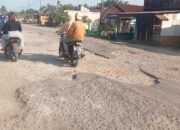 Sudah Puluhan Kali Idul Fitri, Kerusakan Jalan Di Pangkalansusu Tak Pernah Diperhatikan