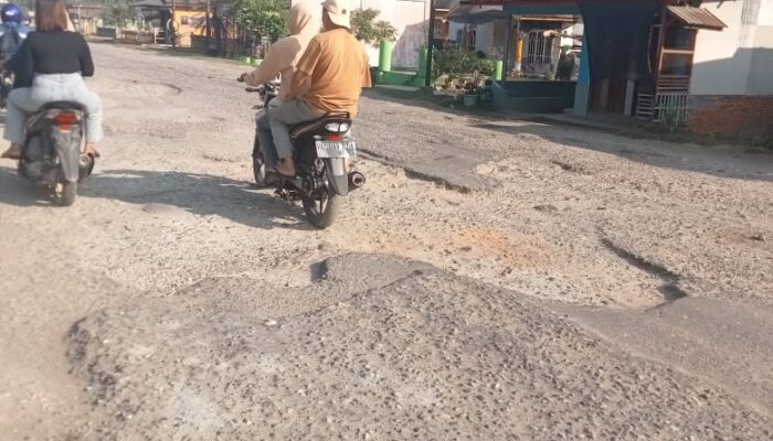 Sudah Puluhan Kali Idul Fitri, Kerusakan Jalan Di Pangkalansusu Tak Pernah Diperhatikan