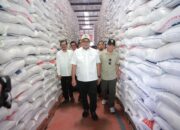 Pj Bupati Aceh Besar Dampingi Gubernur Pantau Stok Dan Harga Pangan Di Pasar Lambaro