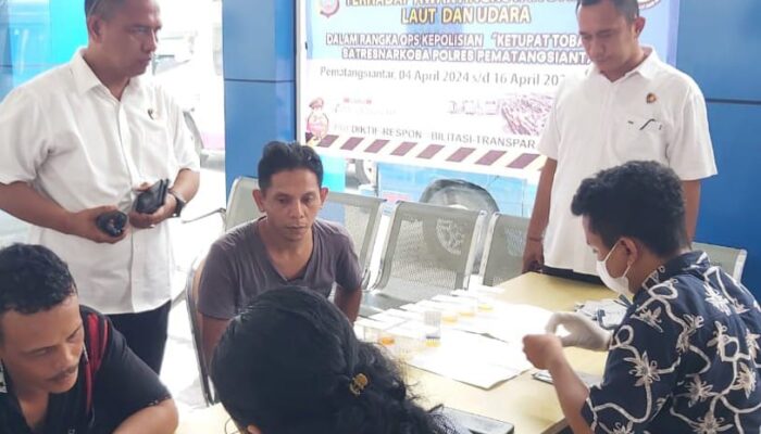 Polres P.Siantar Tes Urin 18 Pengemudi Bus Angkutan Lebaran 2024