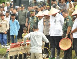 Pj Bupati Aceh Besar Dampingi Pj Gubernur Hadiri Gerakan Tanam Antisipasi Darurat Pangan
