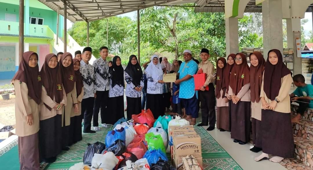 MAN 1 Padangsidimpuan Santuni Anak Yatim