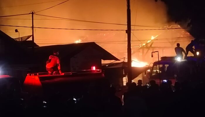 Dua Water Canon Polres Langsa Padamkan Api Di Blok PJKA