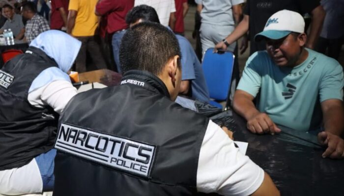 Puluhan Sopir Angkutan Umum Di Terminal Batoh Jalani Tes Urine