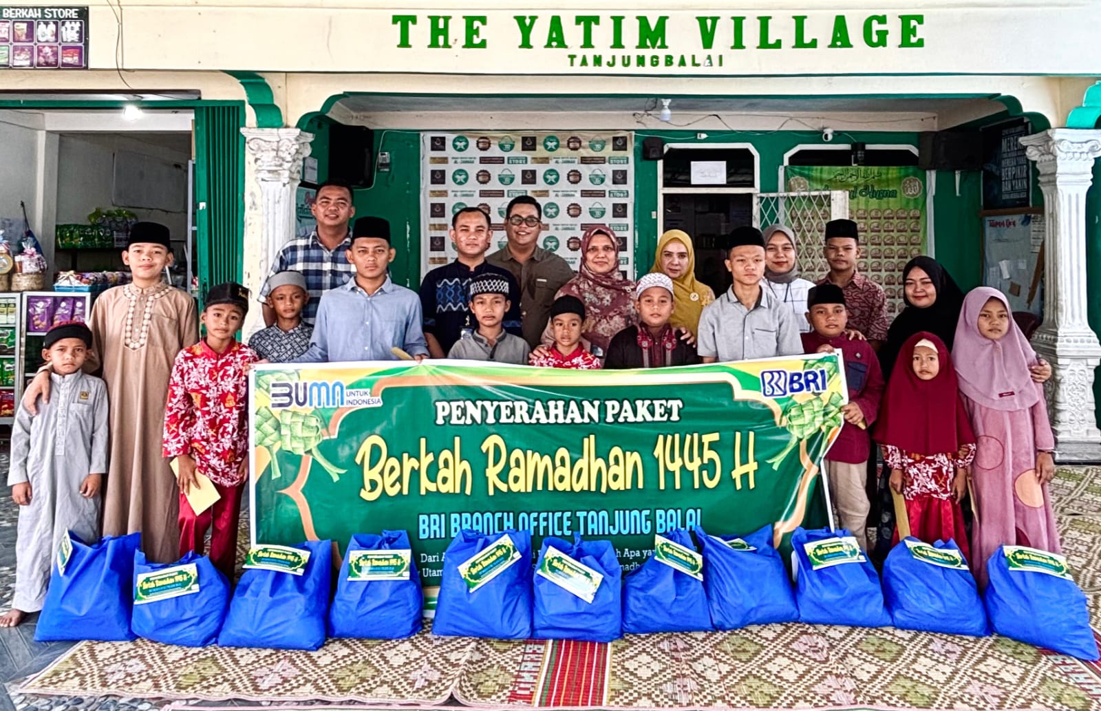 Berbagi Kebahagiaan Ramadhan, BRI BO Tanjungbalai Santuni 100 Yatim Piatu