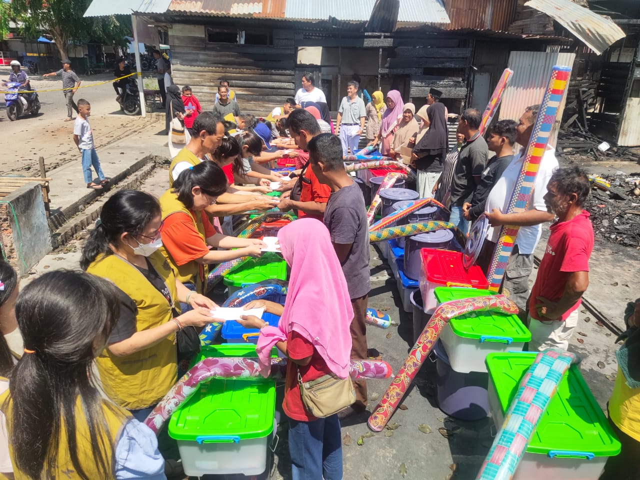 Yayasan Budha Tzu Chi Kuala Simpang Salurkan Bantuan Rp20 Juta Kepada Korban Kebakaran Langsa