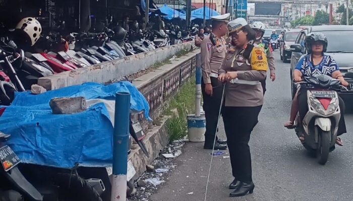 Kerap Bahu Jalan Pasar Horas Jadi Tempat Parkir, Sat Lantas Polres Pasang Tolo-tolo