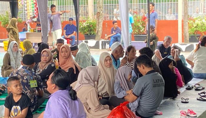 Keluarga Napi Ramai Berlebaran Di Lapas Labuhan Ruku