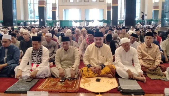 Pj Bupati Agara Sholat Idul Fitri Di Masjid Agung At-Taqwa