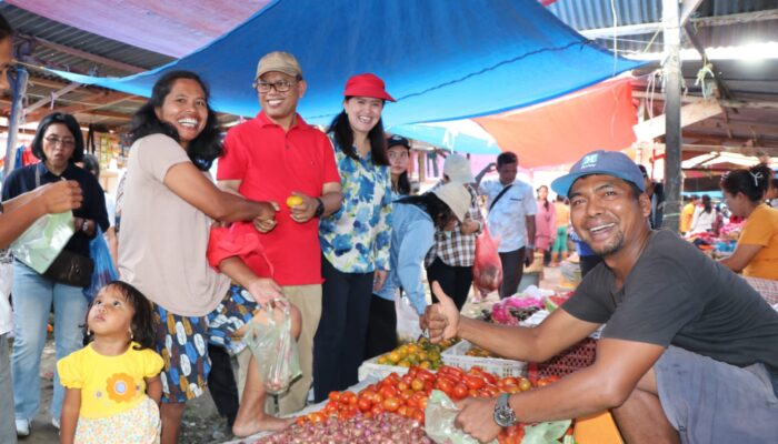 Bupati Toba Nikmati Libur Lebaran Dengan Blusukan Ke Pasar Silaen