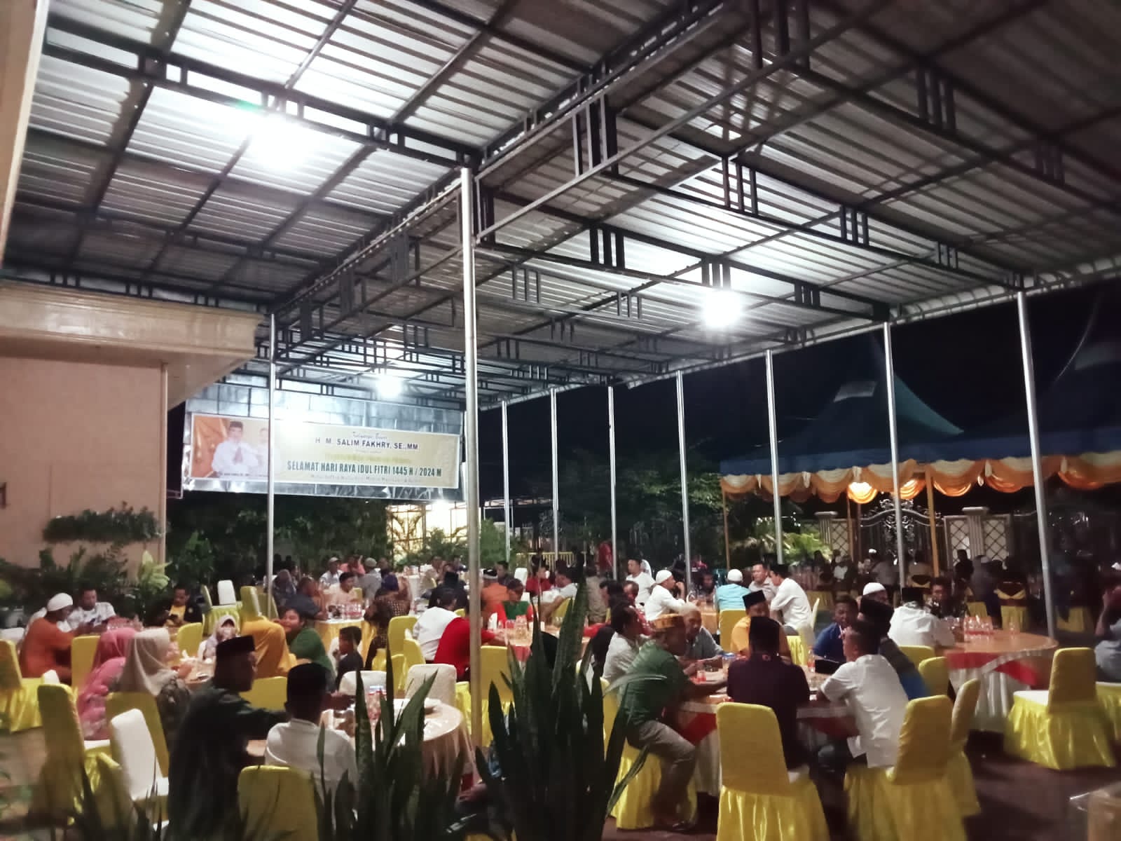 Warga Membludak Hadiri Hari Terakhir Open House Lebaran Salim Fakhry Warga Membludak Hadiri Hari Terakhir Open House Lebaran Salim Fakhry