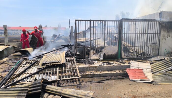 Kios Depan SMAN 1 Dewantara Terbakar, 25 Unit Komputer Ludes