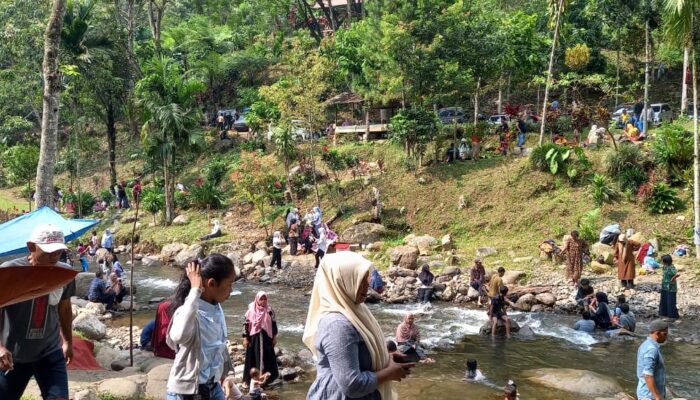 Pengunjung Padati Wisata Wih Kulus